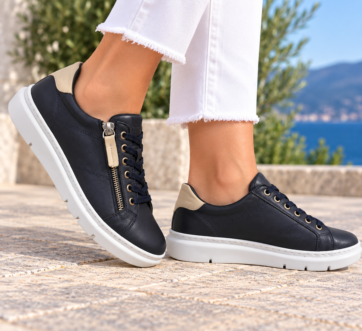 Rilassare Tremaine black sneaker worn by a model outdoors